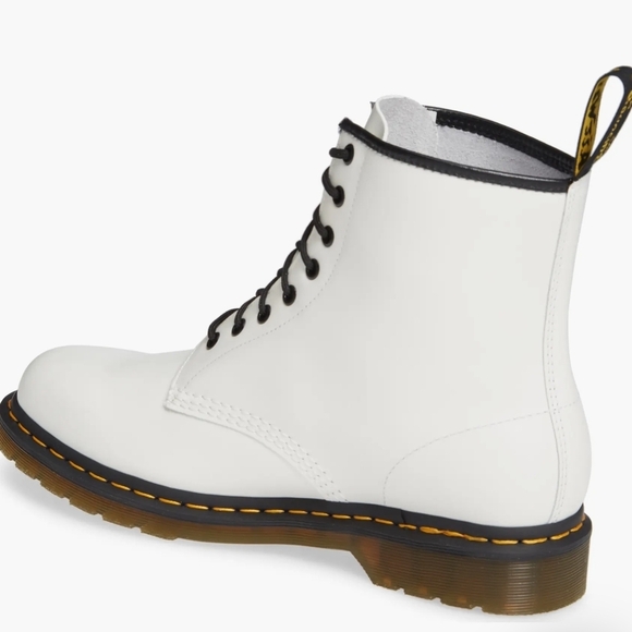 Dr. Martens White Leather Lace-Up Boots. Men 7/Women 8 - Picture 2 of 4